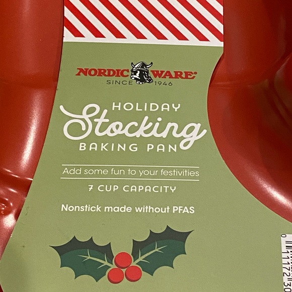 Nordic Ware Christmas Holiday Stocking Baking Pan 7-Cup Capacity Non-Stick NWT - Picture 2 of 4